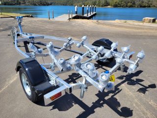 <b>FIB5M14A</b><BR>Suits Fibreglass boats up to 5.2m.